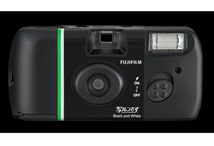 写ルンです　8本セット ティーズ（TIS）｜〈文化〉 「写ルンです」発売40周年記念、20年ぶりの
