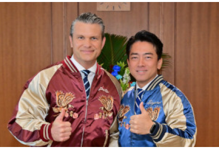ティーズ（TIS）｜小泉進次郎氏、スカジャン外交 横須賀から世界へ