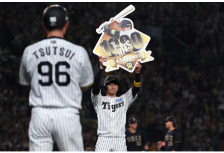 近本光司 100本安打達成記念額装品 ティーズ（TIS）｜阪神・近本光司が通算1000安打を達成
