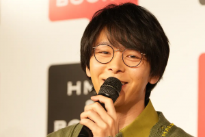 ティーズ（TIS）｜中村倫也さん、初の料理本を出版