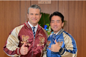 ティーズ（TIS）｜小泉進次郎氏、スカジャン外交 横須賀から世界へ