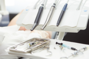 ティーズ（TIS）｜高齢者の53.3％が「歯科治療に納得していない、後悔